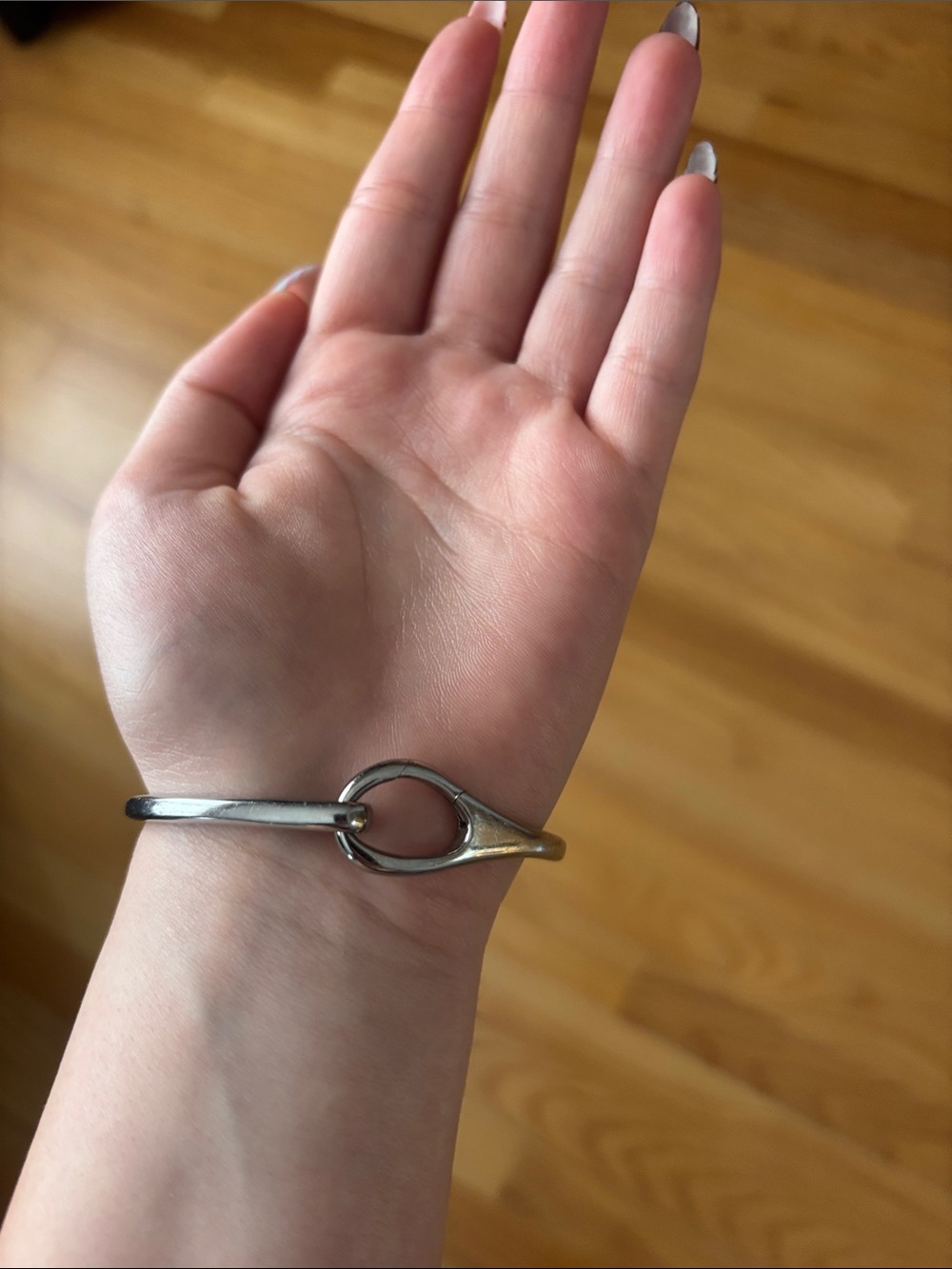 Gucci Silver and Black Teardrop Bracelet Smartwatch with box - Picture 4 of 4